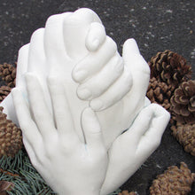 Lade das Bild in den Galerie-Viewer, 3D-Handabdruck-Set bambelina® XXL,  für 4 bis 6 Erwachsene Hände

